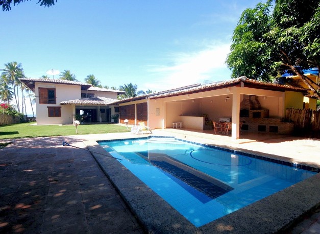 Bela piscina com amarração